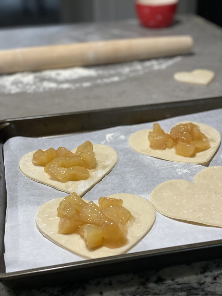Heart-Shaped Hand Pies, Mini pies, Valentine's Day Recipe, Recipe for Galentine's Day, Apple pie filling